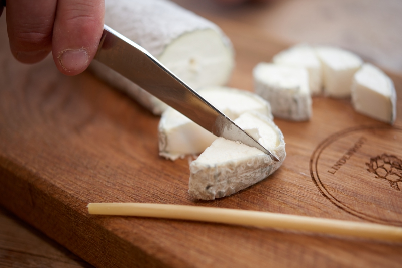 ￼Hands-cutting-Cheese￼-2964