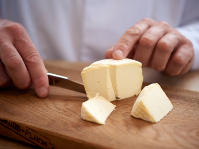 ￼Hands-cutting-Cheese￼-2968