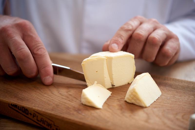 ￼Hands-cutting-Cheese￼-2968