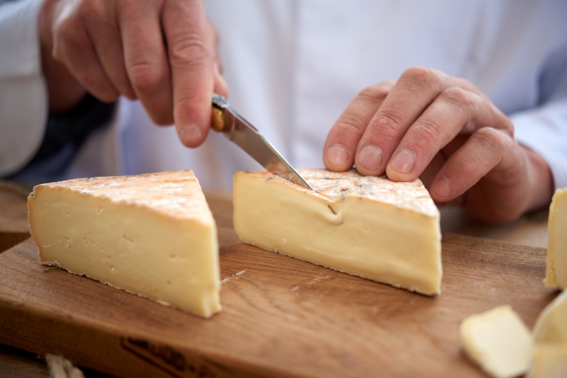 ￼Hands-cutting-Cheese￼-2971