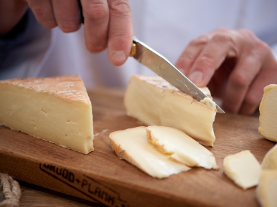 ￼Hands-cutting-Cheese￼-2981