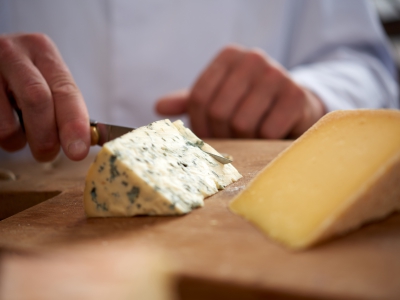 ￼Hands-cutting-Cheese￼-3001