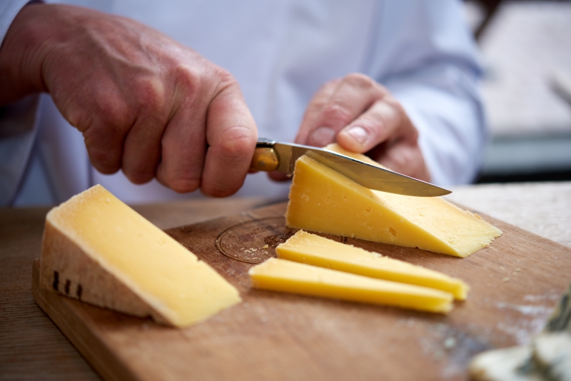 ￼Hands-cutting-Cheese￼-3015