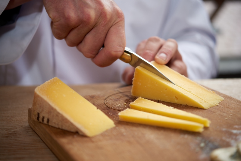 ￼Hands-cutting-Cheese￼-3018