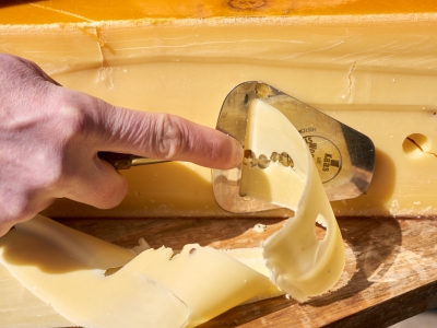 ￼Hands-cutting-Cheese￼-7784