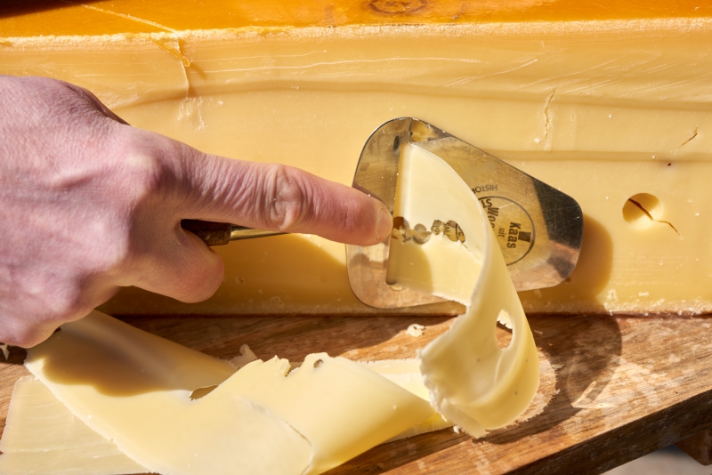 ￼Hands-cutting-Cheese￼-7784