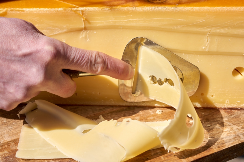 ￼Hands-cutting-Cheese￼-7785