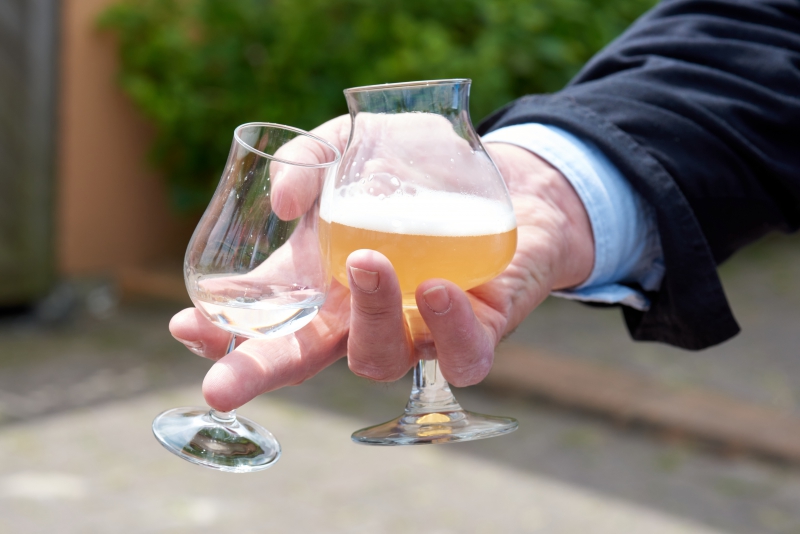 ￼Hands-hold-glases-with-Beer￼-3549